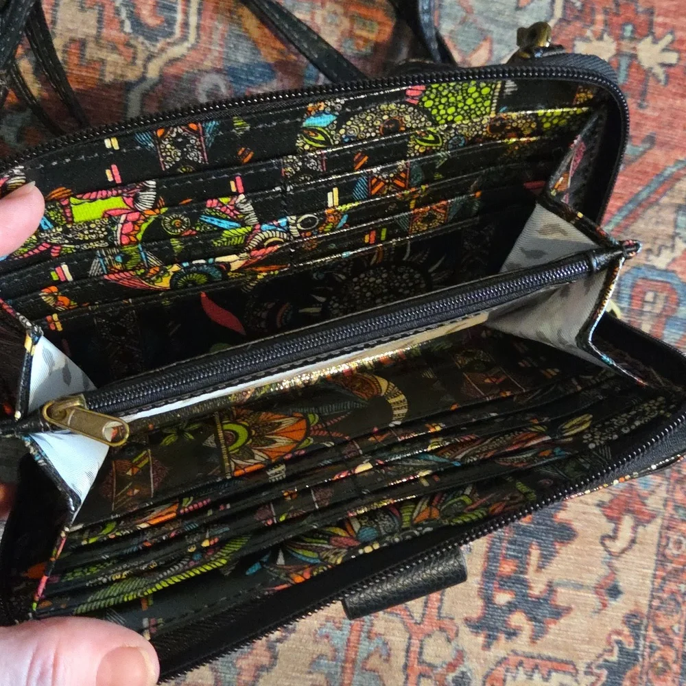 Sakroots Artist Circle Smartphone Crossbody - Picture 3 of 10